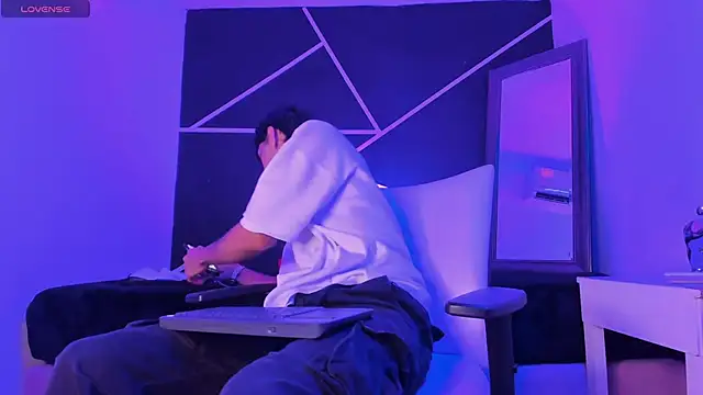 Snapshot of LIAM_STONNE_ chatting on 10-31-25, 08:21 LIAM STONNE  online show from 10-31-25, 08:21