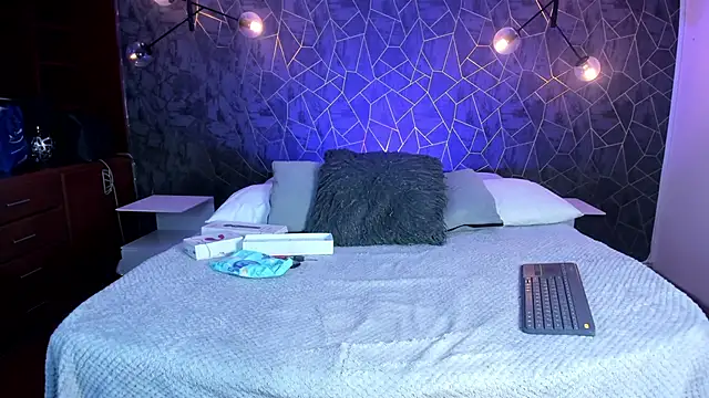 Thalynn angels online show from 11-14-25, 08:29