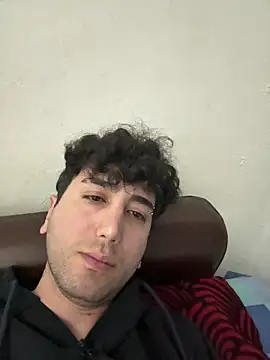 Snapshot of Hernann19 chatting on 12-15-25, 08:35 Hernann19 online show from 12-15-25, 08:35