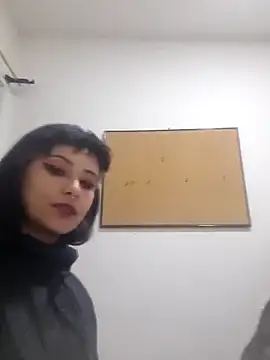 Snapshot of Sandyofi chatting on 11-04-25, 11:15 Sandyofi online show from 11-04-25, 11:15