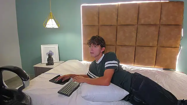 Snapshot of NicolasFerrer18 chatting on 11-09-25, 07:34 NicolasFerrer18 online show from 11-09-25, 07:34