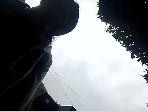 Snapshot of Camila-Valverde chatting on 02-15-26, 01:31 Camila-Valverde online show from 02-15-26, 01:31