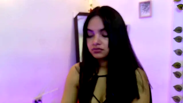 Snapshot of evangelinemoretti chatting on 10-29-25, 09:38 evangelinemoretti online show from 10-29-25, 09:38