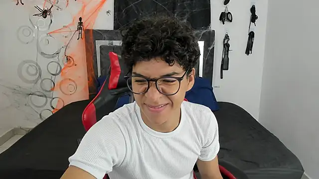 Snapshot of Maximiliano_Khalil chatting on 10-28-25, 07:38 Maximiliano Khalil online show from 10-28-25, 07:38