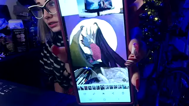 Snapshot of DaniDoodles420 chatting on 12-19-25, 11:45 DaniDoodles420 online show from 12-19-25, 11:45