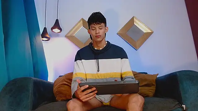 KamiSuarez online show from 11-01-25, 01:13