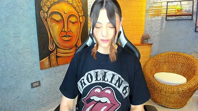 Snapshot of DakotaRussell_ chatting on 10-28-25, 11:03 DakotaRussell online show from 10-28-25, 11:03