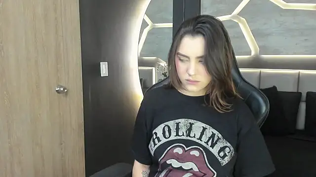 DakotaRussell  online show from 01-13-26, 01:05