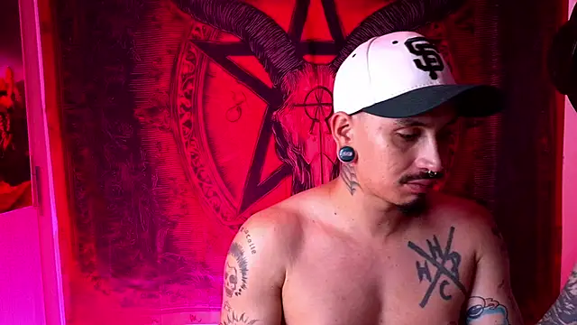 Snapshot of mateos6_6 chatting on 06-17-26, 01:30 mateos6 6 online show from 06-17-26, 01:30
