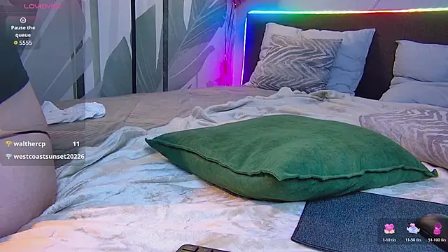 Snapshot of R_I_N_A chatting on 02-20-26, 06:26 R I N A online show from 02-20-26, 06:26