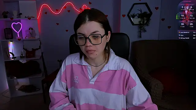 Snapshot of isabel_wave chatting on 04-21-26, 02:51 isabel wave online show from 04-21-26, 02:51