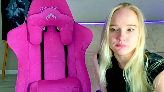 Shawty Mia online show from 04-20-26, 07:04