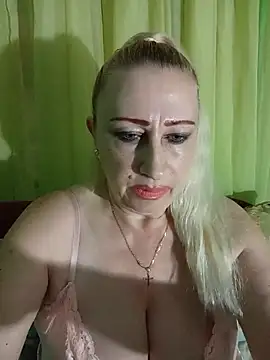 Snapshot of Esenia505 chatting on 06-30-26, 03:13 Esenia505 online show from 06-30-26, 03:13