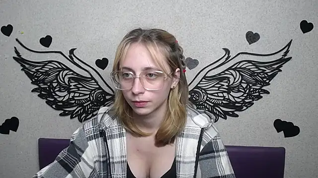 TracyLll online show from 11-18-25, 02:43