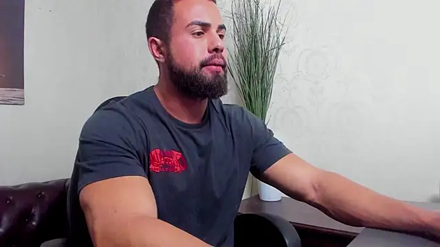 Snapshot of HayesWood chatting on 11-23-25, 05:29 HayesWood online show from 11-23-25, 05:29