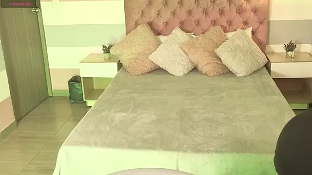 Snapshot of samantaortega__ chatting on 11-12-25, 12:16 samantaortega online show from 11-12-25, 12:16