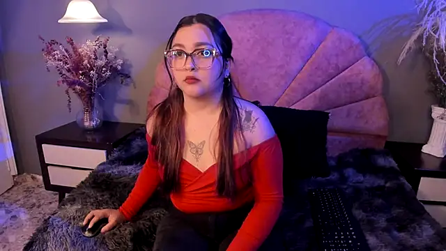 Snapshot of CrystalMay_ chatting on 11-05-25, 11:43 CrystalMay online show from 11-05-25, 11:43