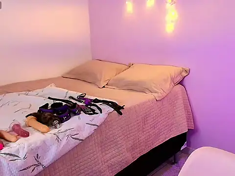 Snapshot of Aprilsweet2005 chatting on 12-15-25, 01:59 Aprilsweet2005 online show from 12-15-25, 01:59