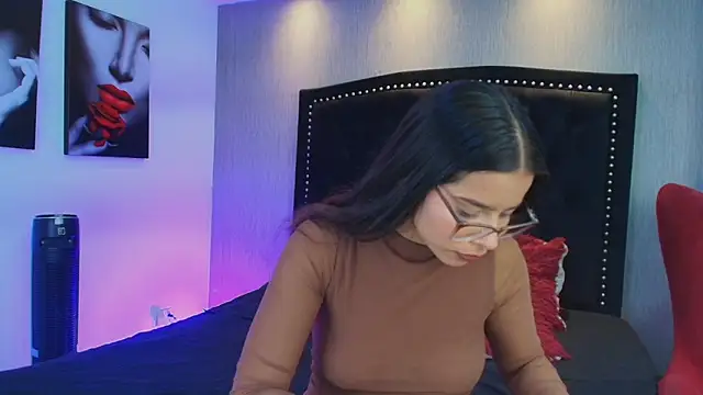 Luna Lov Titan online show from 12-01-25, 12:54