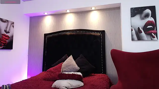 Luna Lov Titan online show from 12-14-25, 01:05