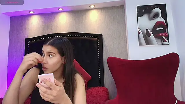 Luna Lov Titan online show from 12-19-25, 01:07