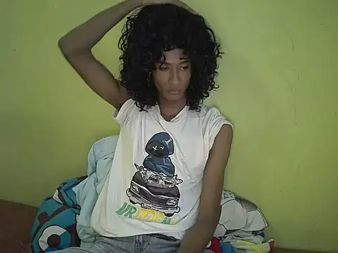 Snapshot of skinniyGabriel chatting on 12-03-25, 12:25 skinniyGabriel online show from 12-03-25, 12:25