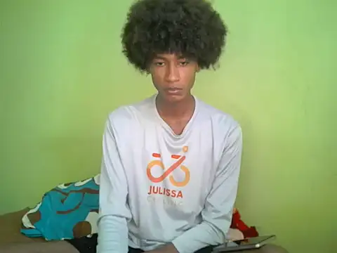 Snapshot of skinniyGabriel chatting on 12-04-25, 05:21 skinniyGabriel online show from 12-04-25, 05:21