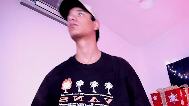 Snapshot of michael_vidal chatting on 12-04-25, 03:49 michael vidal online show from 12-04-25, 03:49