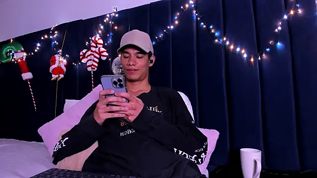 Snapshot of michael_vidal chatting on 12-05-25, 03:59 michael vidal online show from 12-05-25, 03:59