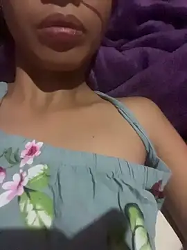 Snapshot of hottiebabe23 chatting on 12-04-25, 01:20 hottiebabe23 online show from 12-04-25, 01:20