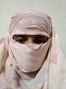 Snapshot of Quenn-Jiya752 chatting on 10-31-25, 01:23 Quenn-Jiya752 online show from 10-31-25, 01:23