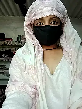 Snapshot of Quenn-Jiya752 chatting on 11-08-25, 06:24 Quenn-Jiya752 online show from 11-08-25, 06:24