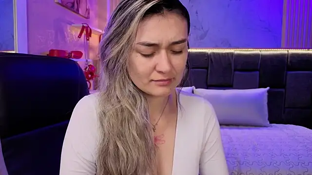 Snapshot of Im-Lola chatting on 11-21-25, 08:18 Im-Lola online show from 11-21-25, 08:18