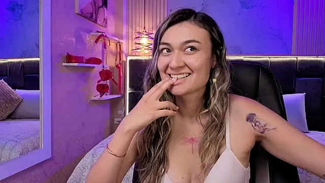 Snapshot of Im-Lola chatting on 11-25-25, 07:36 Im-Lola online show from 11-25-25, 07:36