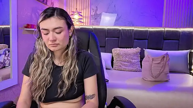 Snapshot of Im-Lola chatting on 11-26-25, 07:59 Im-Lola online show from 11-26-25, 07:59