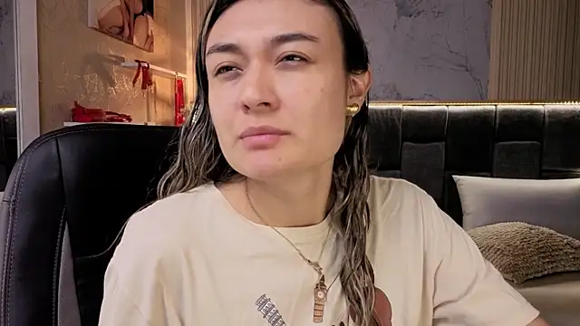 Snapshot of Im-Lola chatting on 11-29-25, 11:19 Im-Lola online show from 11-29-25, 11:19