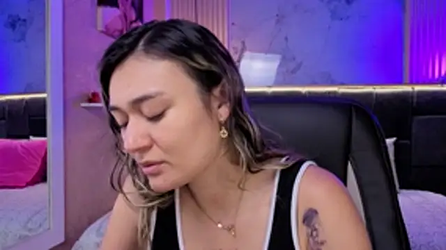 Snapshot of Im-Lola chatting on 12-13-25, 07:53 Im-Lola online show from 12-13-25, 07:53