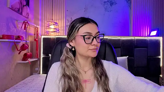 Snapshot of Im-Lola chatting on 12-20-25, 08:38 Im-Lola online show from 12-20-25, 08:38