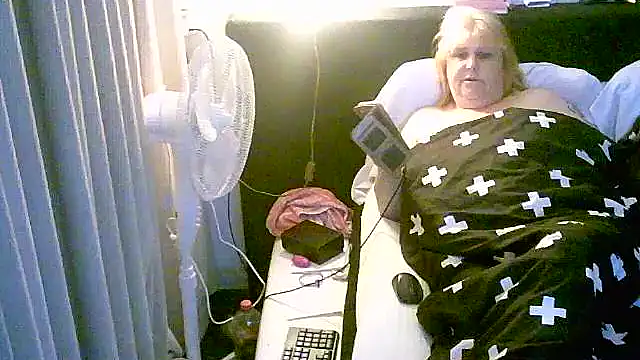 Snapshot of Sylviastar46 chatting on 11-16-25, 09:31 Sylviastar46 online show from 11-16-25, 09:31