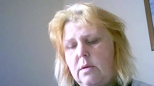 Snapshot of Sylviastar46 chatting on 11-17-25, 09:48 Sylviastar46 online show from 11-17-25, 09:48