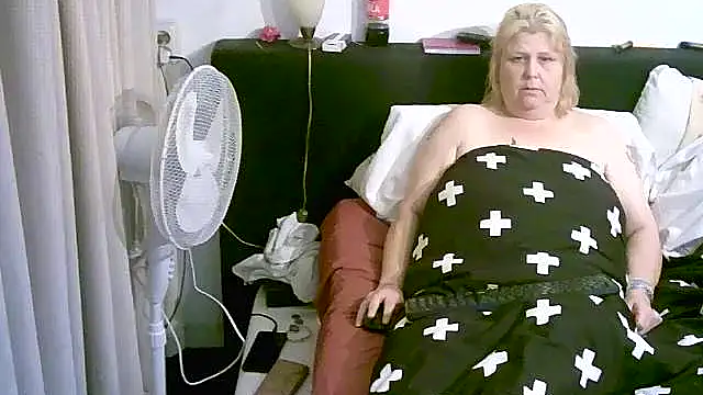 Snapshot of Sylviastar46 chatting on 11-21-25, 09:02 Sylviastar46 online show from 11-21-25, 09:02