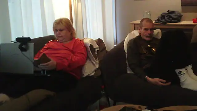 Snapshot of Sylviastar46 chatting on 11-27-25, 08:38 Sylviastar46 online show from 11-27-25, 08:38