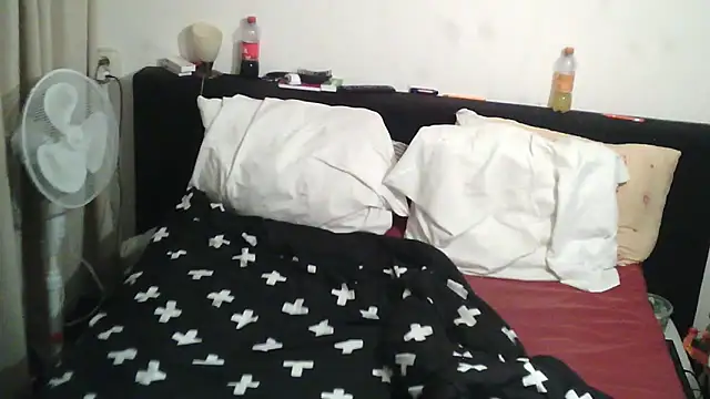 Snapshot of Sylviastar46 chatting on 12-13-25, 07:53 Sylviastar46 online show from 12-13-25, 07:53