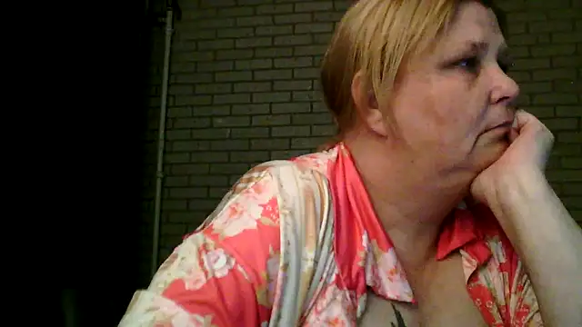 Sylviastar46 online show from 04-18-26, 07:07