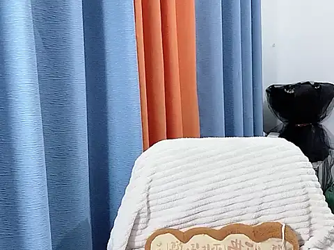 Snapshot of Doris-658 chatting on 12-14-25, 02:06 Doris-658 online show from 12-14-25, 02:06