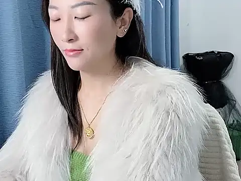 Snapshot of Doris-658 chatting on 12-15-25, 01:32 Doris-658 online show from 12-15-25, 01:32