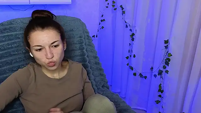 Snapshot of Ulyanix chatting on 11-19-25, 05:07 Ulyanix online show from 11-19-25, 05:07