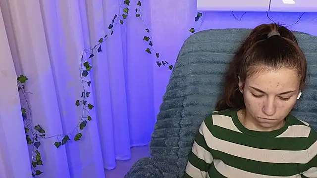 Snapshot of Ulyanix chatting on 11-28-25, 04:59 Ulyanix online show from 11-28-25, 04:59