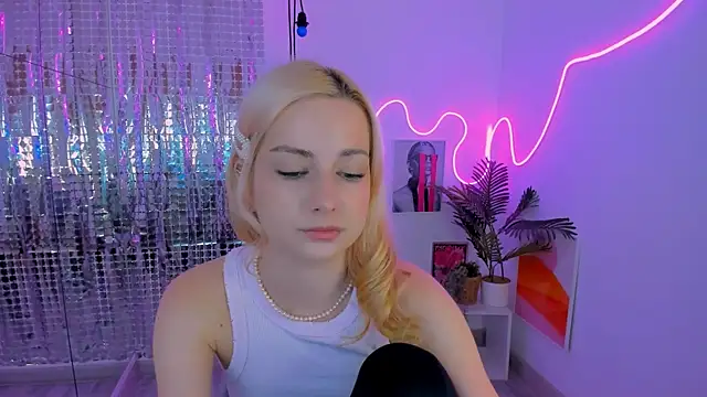 Snapshot of Jessie_Cuti chatting on 03-08-26, 01:59 Jessie Cuti online show from 03-08-26, 01:59