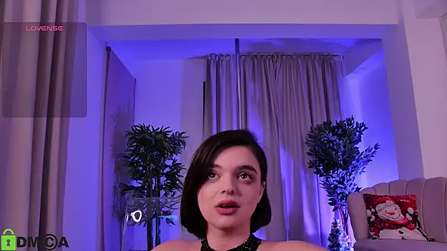 Snapshot of SidneyPuff chatting on 12-19-25, 04:52 SidneyPuff online show from 12-19-25, 04:52